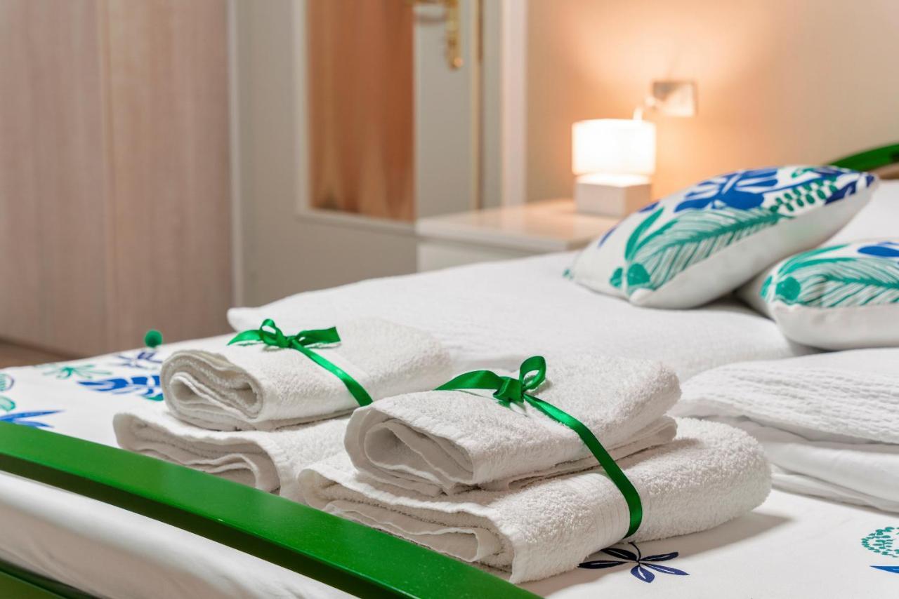 Iseo Portelle Holiday With Private Parking And Bike Storage Bagian luar foto